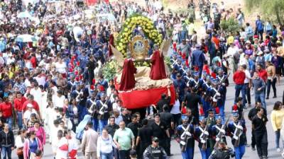 Los capitalinos participaron hoy de una procesión con la Virgen de Suyapa.