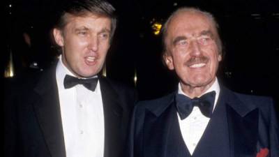 Donald Trump junto a su abuelo Frederick Trump.