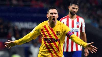 Lionel Messi celebrando su golazo para la victoria del Barcelona contra el Atlético de Madrid. Foto AFP