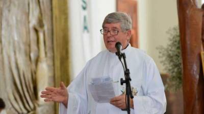 El sacerdote fue asesinado dentro de la iglesia.