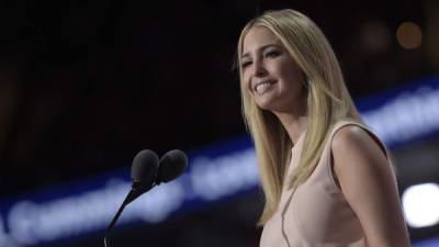 Ivanka Trump protagoniza su primera controversia tras la asunción de su padre a la presidencia de EUA.