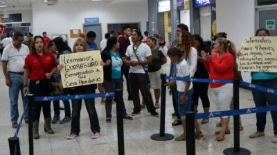 Simpatizantes de la Alianza llegaron a apoyarlos.