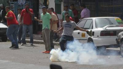 Transportistas y policías se enfrentaron en la salida al sur de Tegucigalpa.