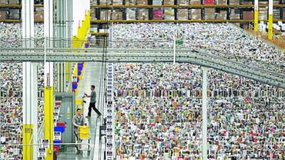 Centro de almacenaje de Amazon, una de las empresas más grandes de comercio electrónico.