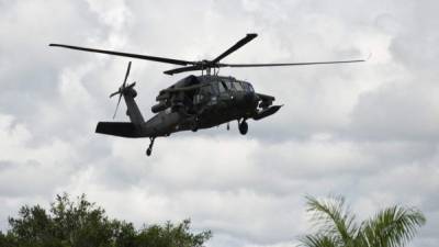 Helicóptero del Ejército colombiano listo para participar en el operativo de rescate.