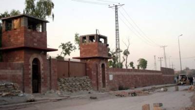 Vista del exterior de la cárcel de Pesahwar donde se encuentra encarcelado el doctor Shakil Afridi. EFE/Archivo
