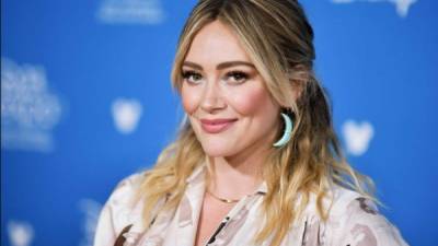 La nueva etapa de esta serie comienza cuando Lizzie McGuire (Hilary Duff ) está a punto de cumplir 30 años.