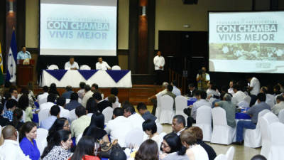 Autoridades de Trabajo y del sector empresarial participaron ayer en San Pedro Sula en el lanzamiento del programa de empleo.