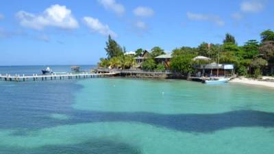 La isla de Roatán es uno de los principales destinos turísticos de Honduras.