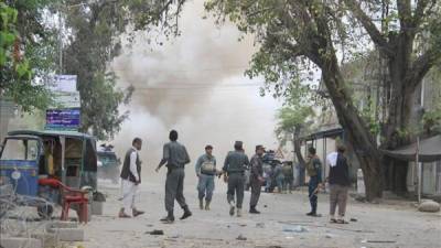Al menos 34 personas murieron y un centenar resultaron heridas en un atentado suicida perpetrado hoy cerca de la entrada de un banco estatal en la ciudad de Jalalabad, en el este de Afganistán. EFE
