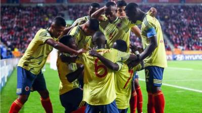 Los jugadores de Colombia celebrando uno de los goles contra Polonia. Foto es.fifa.com