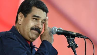 El presidente de Venezuela, Nicolás Maduro, mientras pronuncia un discurso durante un desfile militar en Caracas el 12 de diciembre de 2015. AFP