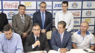 A la reunión de la Fenafuth asistieron todos los integrantes del Comité Ejecutivo y el entrenador de la Selección de Honduras, Jorge Luis Pinto.
