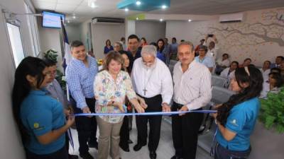 Monseñor Rómulo Emiliani bendijo el espacio que está al servicio de los hondureños.