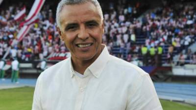 Alexis Mendoza cuenta con 56 años de edad y su último club fue le Independiente del Valle de Ecuador.
