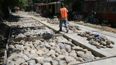 Varios metros en la entrada de la colonia San Vicente de Paúl han sido pavimentados. Foto: Jordan Perdomo