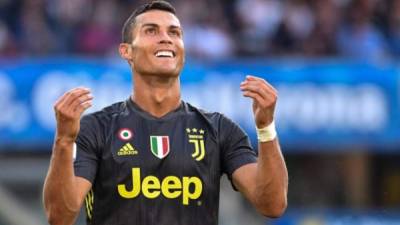 Cristiano Ronaldo está teniendo su primera temporada con la Juventus. FOTO AFP.