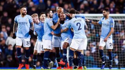 El Manchester City ganó en casa al Watford para seguir liderando la Premier League.