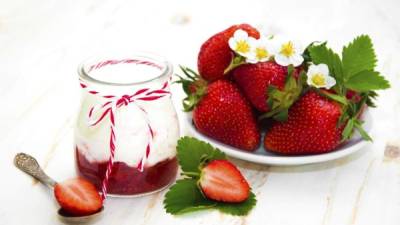 El yogur con fresas una opción que disfrutaran los más pequeños.