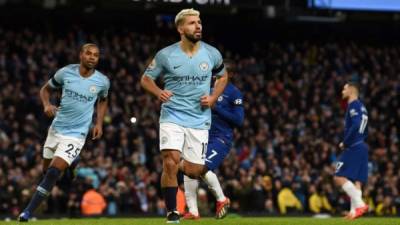 Sergio Kun Agüero se despachó con un triplete ante Chelsea. FOTO AFP.