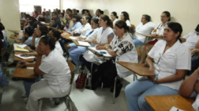 Las enfermeras del Rivas ayer en una capacitación sobre dengue.