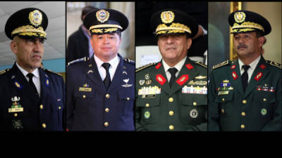 En la foto, de izquierda a derecha: Juan Carlos Bonilla, Ramón Antonio Sabillón Pineda (nuevo jefe de la Policía Nacional), René Osorio Canales y Fredy Santiago Díaz (nuevo jefe de las Fuerzas Armadas).