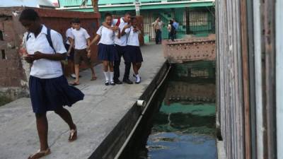 En el país hay unos 23,000 centros educativos.