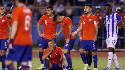 La selección de Chile fue derrotada 2-1 a manos de Honduras en el estadio Olímpico por lo que a nivel mundial la prensa reaccionó con sorpresa. Por su parte los chilenos han quedado molestos y preocupados por el accionar de su equipo.