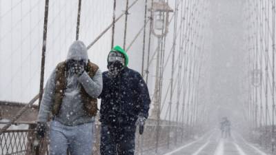 Las autoridades de Nueva York pidieron a los ciudadanos que tomen medidas de prevención ante el impacto de la 'peligrosa tormenta invernal'. AFP.