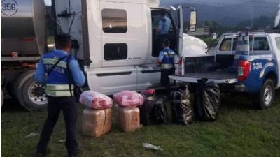 Agentes de la Policía de Tránsito decomisaron supuesta droga en El Progreso, Yoro.