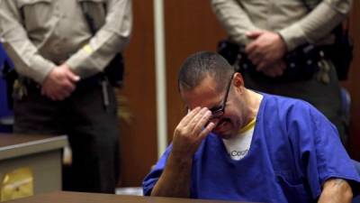 Vargas rompió a llorar al escuchar el veredicto de un juez que lo exoneraba de su sentencia.