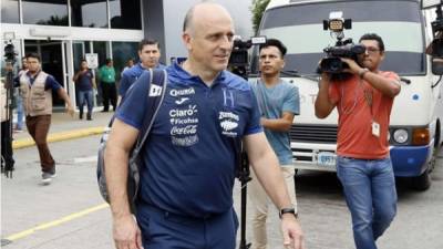 Fabián Coito al regreso de la Selección de Honduras a San Pedro Sula, procedente de Martinica. Foto Neptalí Romero