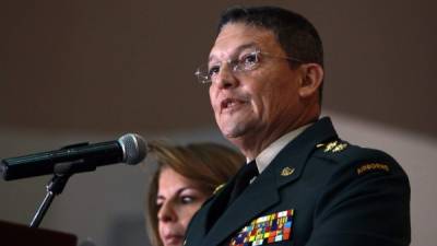 El brigadier general Rubén Alzate haciendo pública su renuncia.