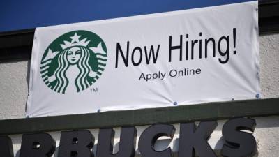 Varias empresas estadounidenses han incrementado el salario mínimo para atraer a nuevos empleados./AFP.