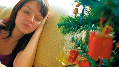 Ante las luces, la decoración navideña y el alboroto algunas personas no pueden evitar sentir una profunda tristeza.