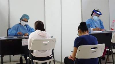 Los médicos hondureños llevan casi diez meses al frente de la pandemia del covid-19. Fotos: Moisés Valenzuela.