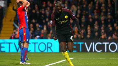 Yaya Touré marcó dos goles para el triunfo del Manchester City ante el Crystal Palace.