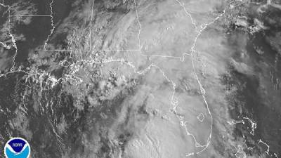 Según un probable patrón de trayectoria, el centro de Colin 'se aproximará esta tarde o noche a la zona de Big Bend, en la costa oeste de Florida. AFP
