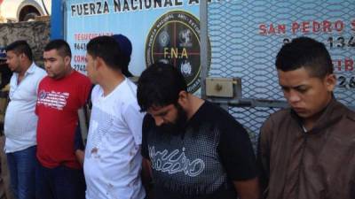 Según las investigaciones de los agentes de la FNA asignados al caso, los capturados pertenecen a una banda independiente denominada la banda del 'Yery' o banda del 'Gordo Luis'.