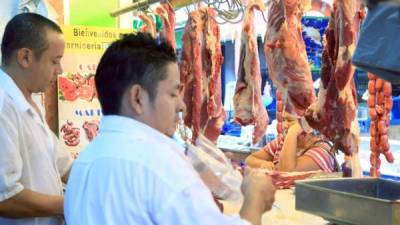 En el mercado Dandy hay bastante oferta de carnes. Foto: Amílcar Izaguirre