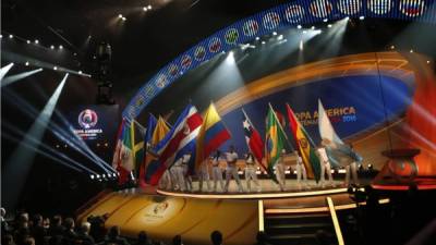 Vista general del escenario donde se realizó el sorteo oficial de la Copa América Centenario 2016, en el Hammerstein Ballroom en Nueva York. Foto EFE/Kena Betancur