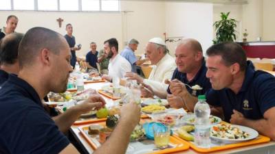 El Papa compartió un ameno momento con los trabajadores del Vaticano.