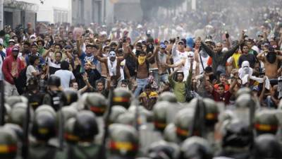 La nueva resolución del Ministerio de Defensa aprueba el uso de las armas de fuego contra las manifestaciones.