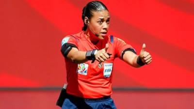 Melissa Pastrana se ha convertido en la primera mujer en pitar un partido en la Liga Nacional de Honduras.
