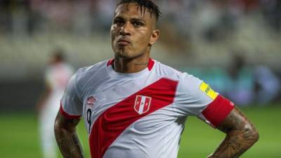 Paolo Guerrero cuenta con 34 años de edad y es la máxima figura de Perú. FOTO AFP.