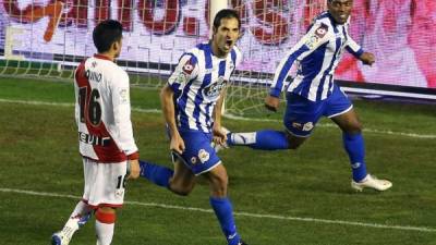 El tico Celso Borges celebrando su segundo gol con el Deportivo ante Rayo.