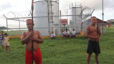Los indígenas protestan contra el incumplimiento de los acuerdos por parte del gobierno peruano.