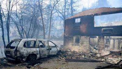 Decenas de casas quedaron destruidas por el fuego en Tennessee.