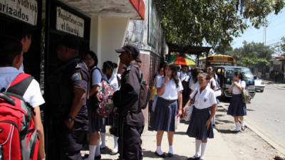 Los colegiales están sometiéndose a exámenes finales esta semana.