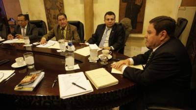 El aún presidente de la Corte, Jorge Rivera Avilés, se reunió ayer con el Consejo de la Judicatura.